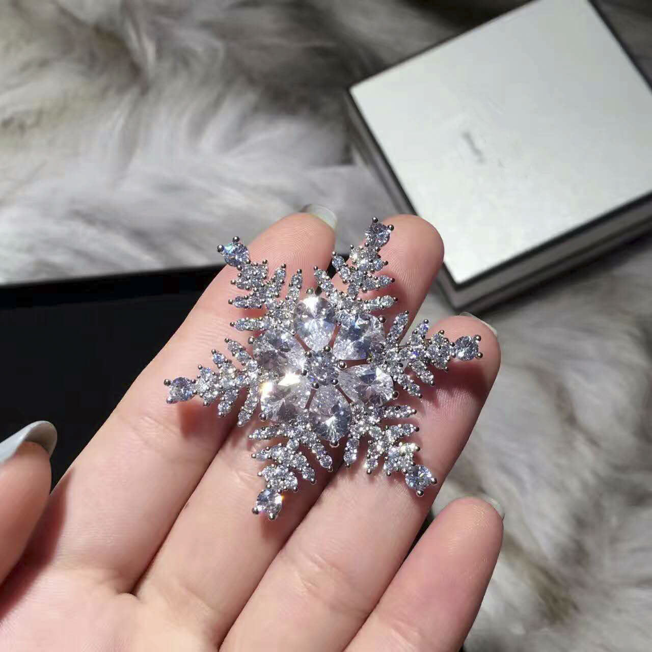 TB002 SNOWFLAKE BROOCH