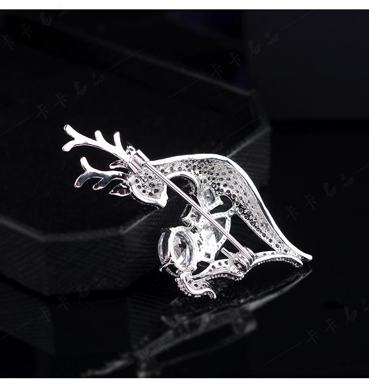 TB007 REINDEER BROOCH