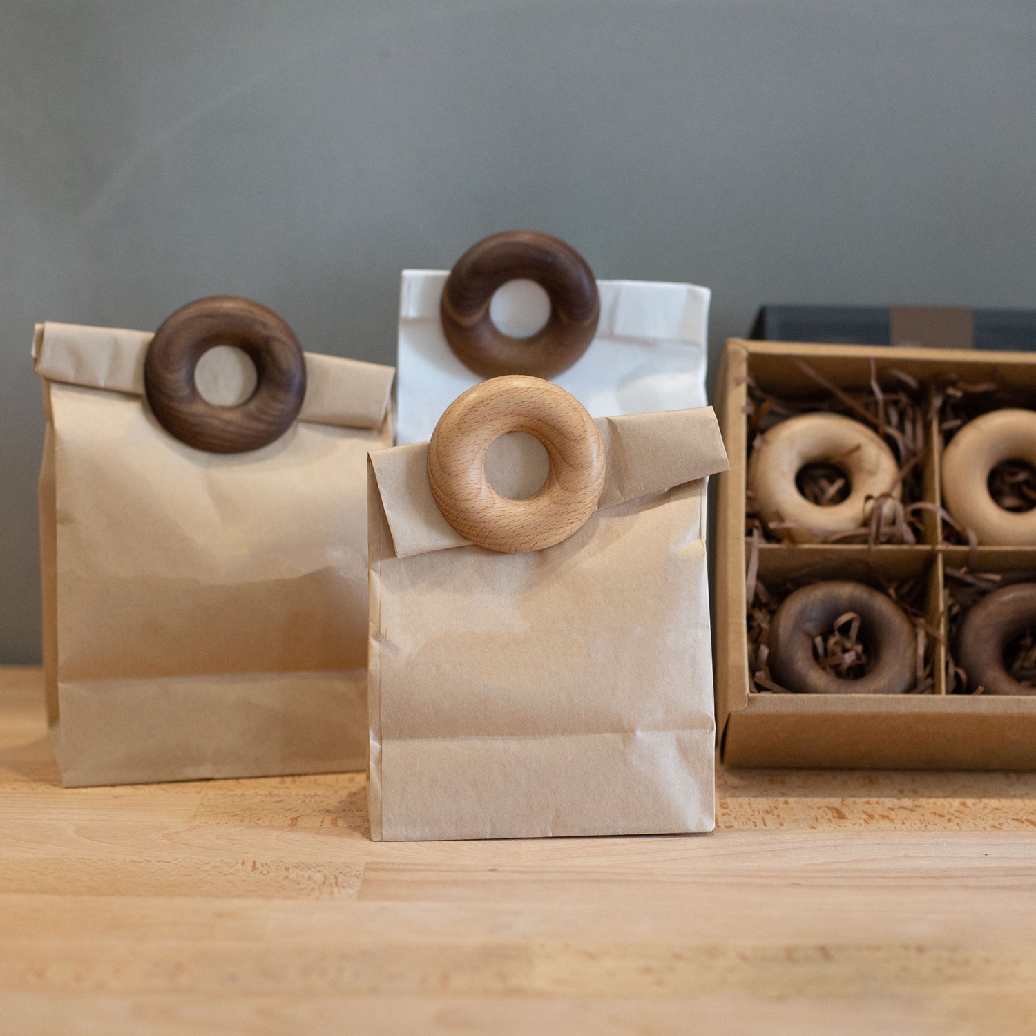 TB027 Wooden Donut Bag / Snack Clips